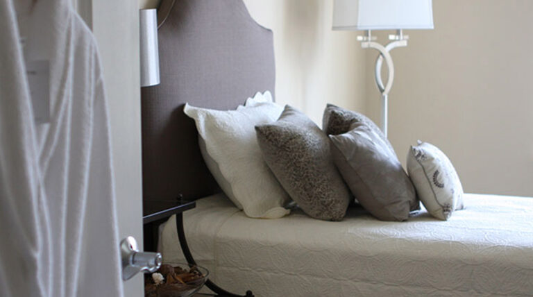 Park Place of Elmhurst Retirement Community Bedroom