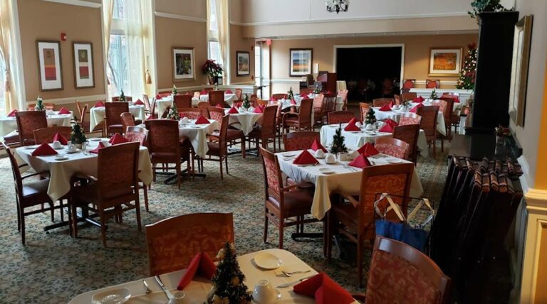 Park Place of Elmhurst Retirement Community Dining Room