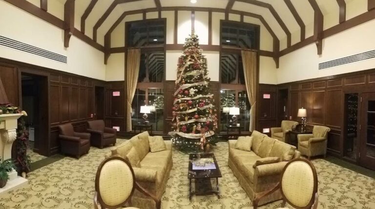 Park Place of Elmhurst Retirement Community Living Room